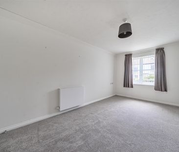 King Edgar Lodge, Ringwood - Photo 5