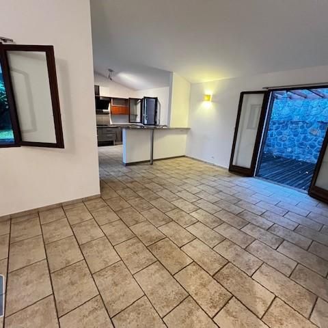 Location Maison 4 pièces 84m² LA POSSESSION 97419 - Photo 1