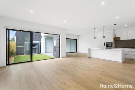 Sleek and Close to the Beach - Photo 4