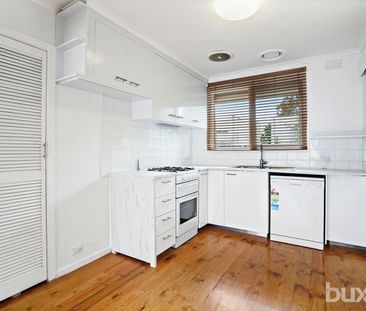 Lovely 2 Bedroom Unit - In The Heart Of Highett! - Photo 2