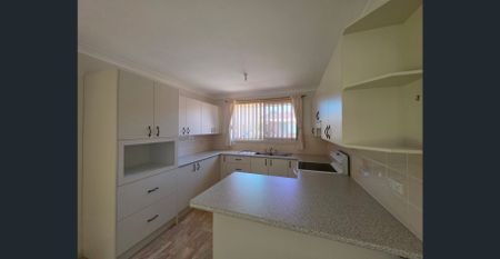 Beautifully Maintained Ground-Floor Villa - Photo 5