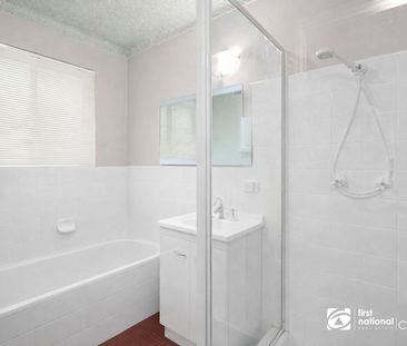 Smack Bang in the centre of Town! 3 Bedroom Unit - Photo 3