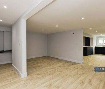 3 bedroom detached house to rent - Photo 2