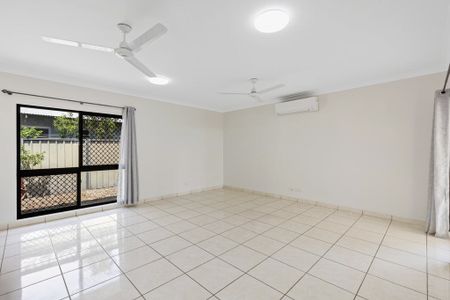 EXECUTIVE 4-BEDROOM RESIDENCE – LYONS, NT - Photo 3