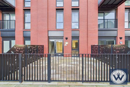 House to Rent: Shale Lane, M5 - Photo 2