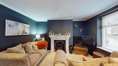 3 bedroom end of terrace house to rent - Photo 2