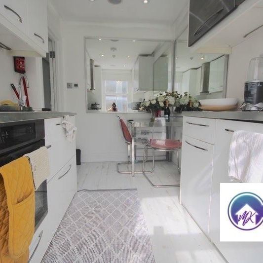 1 bedroom in a flat share to rent - Photo 1