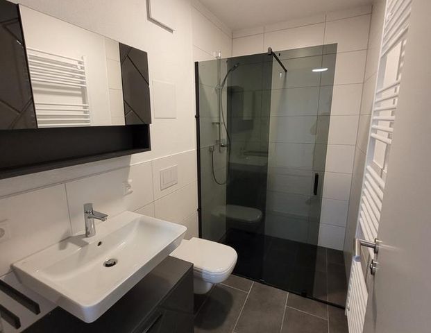 KFW 55_ 2-Zimmer-Wohnung mit große Trasse und Einbauküche in Holz - Foto 1