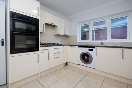 2 bed flat to rent in Flaghead Road, Canford Cliffs, BH13 - Photo 4