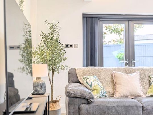 4 bedroom semi-detached house to rent - Photo 1