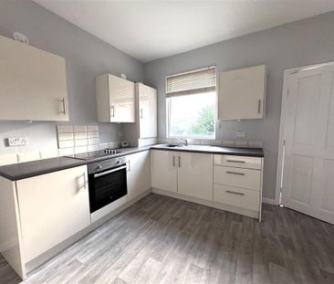 3 bedroom end of terrace house to rent - Photo 4