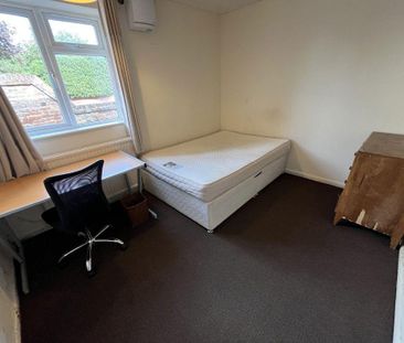 4 bedroom flat to rent - Photo 6