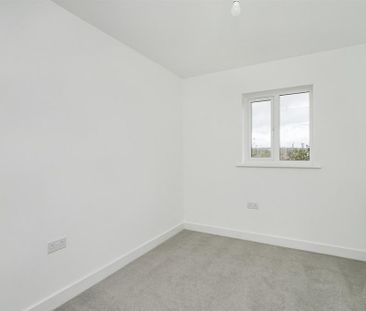 4 bedroom semi-detached house to rent - Photo 6