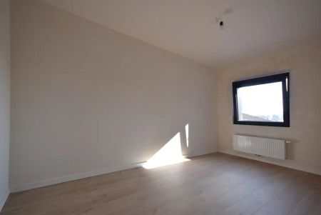 GERENOVEERDE WONING MET 3 SLAAPKAMERS - Photo 3