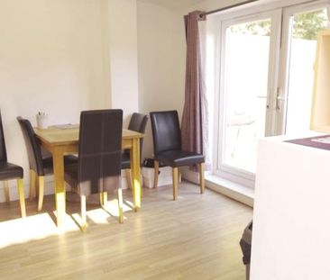 5 bedroom semi-detached house to rent - Photo 3