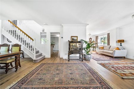 A recently renovated detached 3 bedroom, 2 bathroom house in a peaceful setting behind a gated entrance in Larkhall. Recently refurbished to a high standard, this is a great family home. - Photo 2