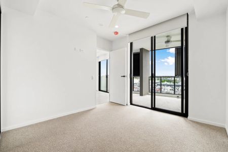 Stylish 2-Bedroom Apartment in the Heart of Chermside - Photo 4