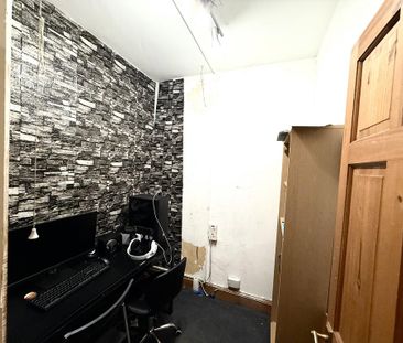 4 bedroom terraced house to rent - Photo 5