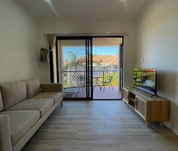 Centrally located, Freshly renovated Apartment! - Photo 5