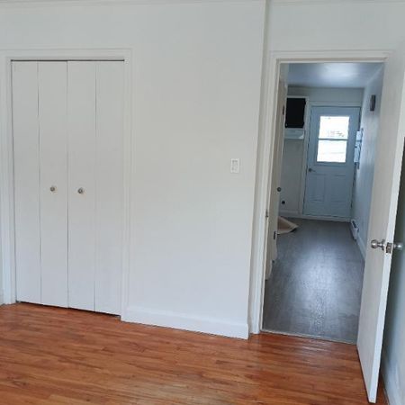 3 1/2 entièrement rénové - Photo 3