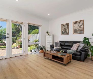 Contemporary Living in a Tranquil East-Malvern Pocket - Photo 4