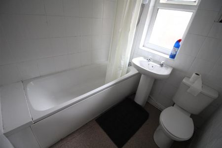 5 bedroom private hall to rent - Photo 3