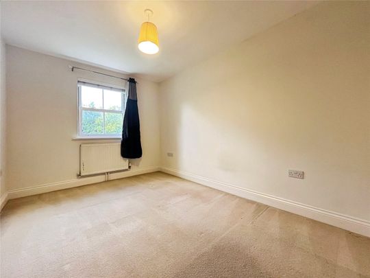 Victoria Street, Englefield Green, Egham, TW20 0QX - Photo 1