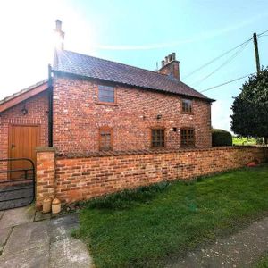 High Street, Holme, Newark, NG23 - Photo 2