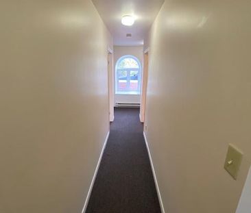 93 Lower Union St - Unit 3, 4 bed, 1.5 bath - Photo 6
