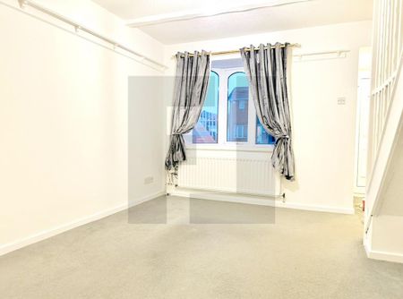 2 bedroom semi-detached house to rent - Photo 4