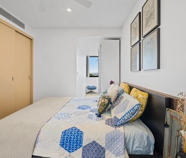 Enjoy breathtaking water, city views & a box seat for the New Year'... - Photo 2