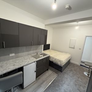 Room in a Shared House, Western Elms Avenue, RG30 - Photo 2