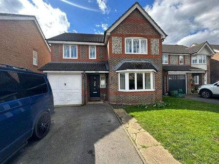 Almond Drive, Thatcham, RG18 - Photo 2