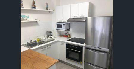 Beautifully renovated fully furnished one bedroom apartment in quiet resort close to everything - Photo 2