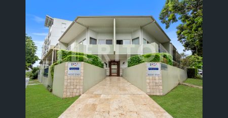 RIVERFRONT LUXURY LIVING - FURNISHED 1 BEDROOM APARTMENT WITH SPACIOUS COURTYARD! - Photo 4