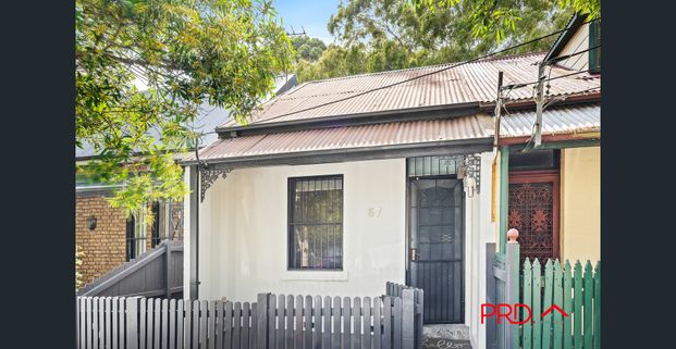 Charming 2 bedroom semi - Photo 1