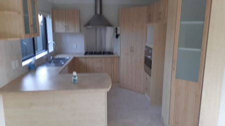 Family Home / Master with Ensuite/ Walk-in WRobe - Photo 2