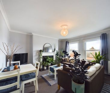 1 bedroom Flat in St. Lukes Road, Maidenhead - Photo 1