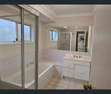 3 BEDROOM TOWNHOUSE - Photo 6