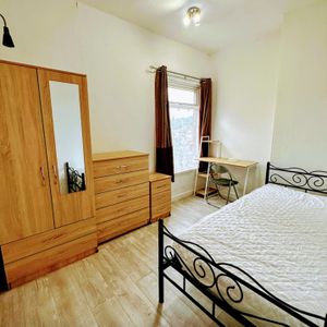 3 Bed Terraced House, Irving Road, CV1 - Photo 2