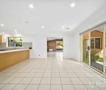 Beautiful 4 Bedroom Ensuite Family Home in Jerrabomberra - Photo 2