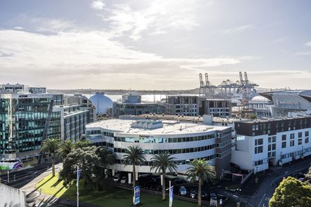 Modern One-Bedroom Apartment in Renovated City Building - Photo 2