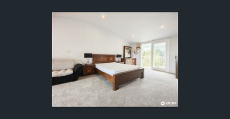 Views, versatility & a very special garden - Photo 4