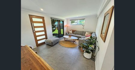 Large, two-storey home with ducted ac and solar! - Photo 5