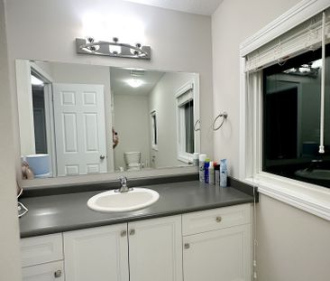 For Lease - 10 Meadowridge Street, Kitchener, Ontario - Photo 2