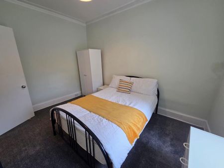 3 bedroom flat to rent - Photo 5