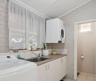 Fully furnished - close to city & airport - Photo 6