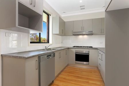 Fully Renovated Home in Peaceful Position Near Station & Shops - Photo 5