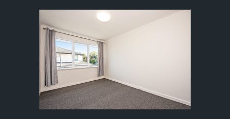 TWO BEDROOM APARTMENT! - Photo 3