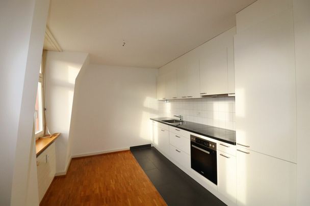 Zwischen Dreirosenbrücke und Musical Theater - helle 3 1/2-Zimmer-Altbauwohnung in Basel - Photo 1